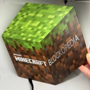Minecraft Blockopedia Book hardcover, like new, shaped Reference book (1st Ed)